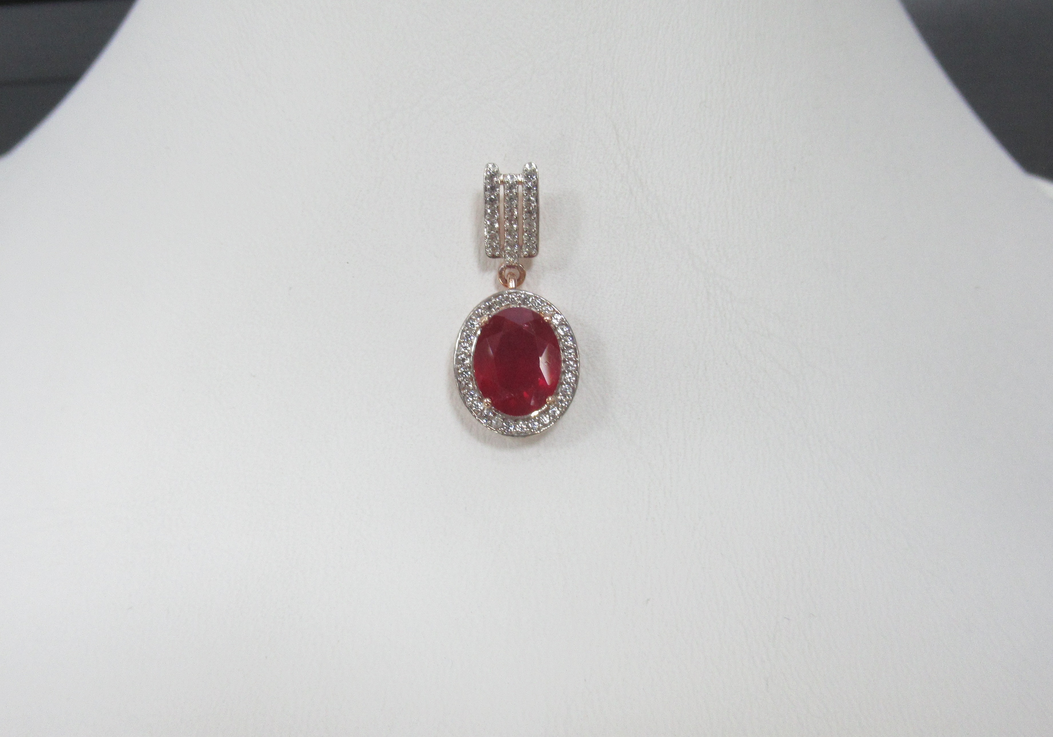 Серебряная подвеска с рубином